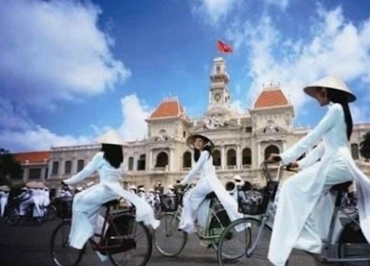 胡志明市
近年越南的發展非常快，胡志明市是越南最發達的城市。胡志明市高樓大廈林立，街道車水馬龍、人來人往，但當地人使用得最多的交通工具還是摩托車。...