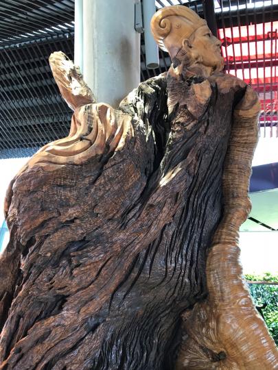 木雕

巨大的樹才可以用來做大型的木雕。...