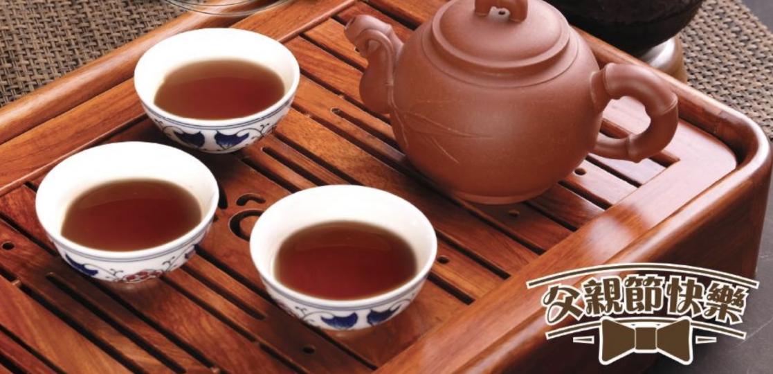 爸爸勤奮工作,對家庭負責任,生活節儉,説話不多,但適當時會教導處世態度,又會煲湯和煮飯,還懂修理家具,是我不會忘記的父親!... 爸爸勤奮工作,對家庭負責任,生活節儉,説話不多,但適當時會教導處世態度,又會煲湯和煮飯,還懂修理家具,是我不會忘記的父親!...