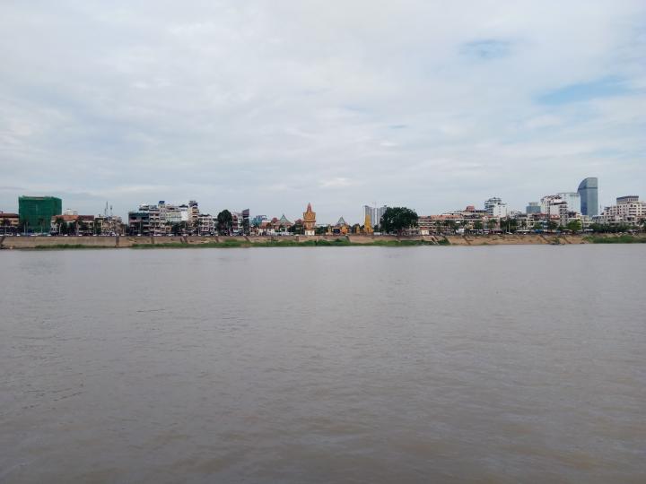 柬埔寨湄公河畔的建築物...