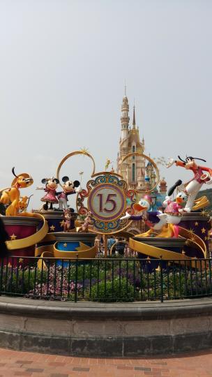 歲月如梭
香港迪士尼樂園
已經十五歲喇...