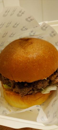 2020 香港唯一一間
入選全球最佳漢堡的小店...