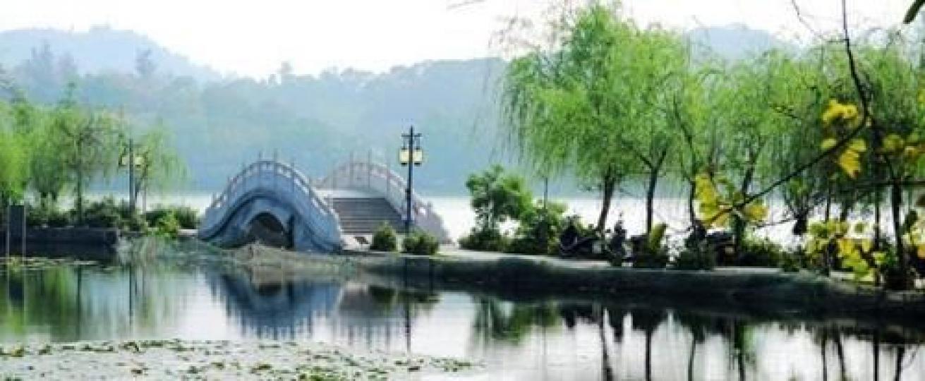 杭州旅遊
杭州西湖位於杭州市區西部旅遊景點，總面積達49平方公里。西湖有100多個公園景點：西湖十景，有新西湖風景，西湖的四季景色都很美，特別是夏天荷花盛開的時候景色非常美麗，顏色也很漂亮。每年都有很...