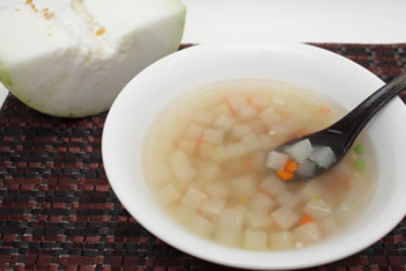 「適飲適食」食譜 - 白玉雜菜粒湯