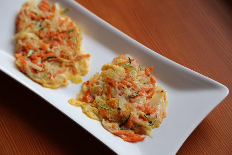 「名廚Denice Wai 廚房」簡易快煮 - 紅蘿蔔蔬菜餅 食譜分享
