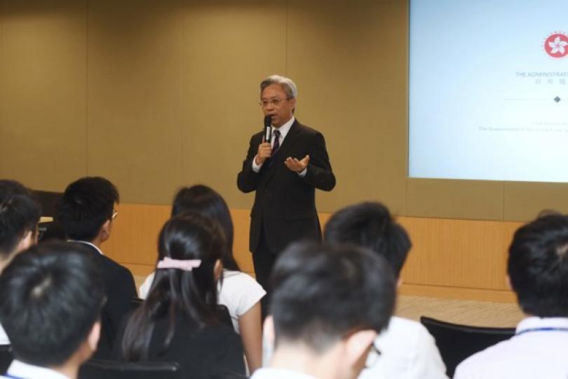 羅智光與實習大學生交流 羅智光與實習大學生交流