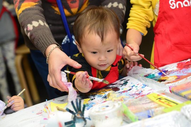 加强日間幼中兒照顧服務 加强日間幼中兒照顧服務