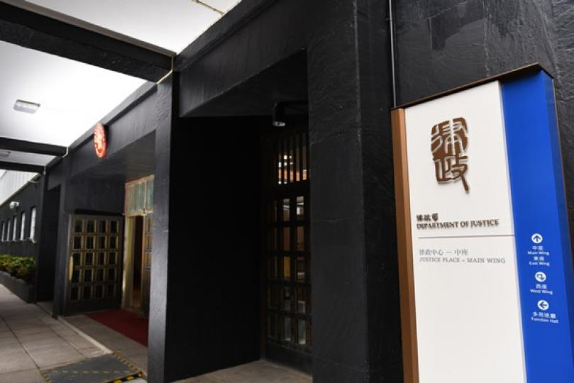 鄭若驊:按現況研究適用法律 鄭若驊:按現況研究適用法律
