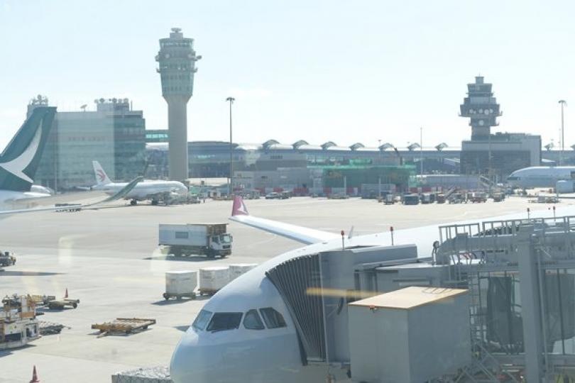 顧及航空安全 勿作滋擾行為 顧及航空安全 勿作滋擾行為
