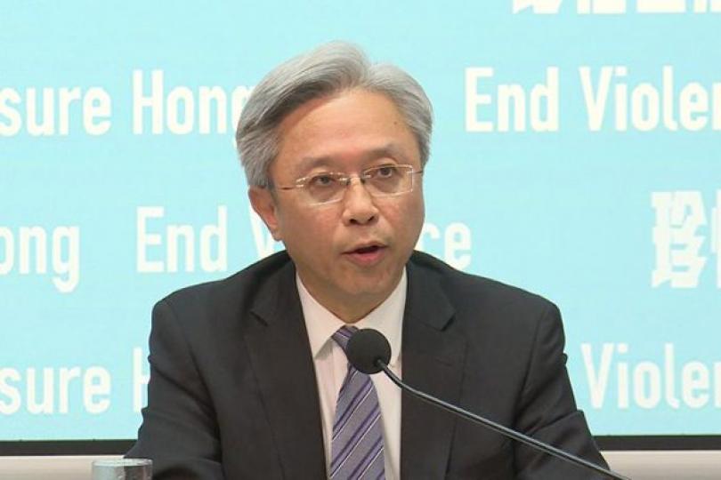 面對艱難 公務員堅守崗位 面對艱難 公務員堅守崗位