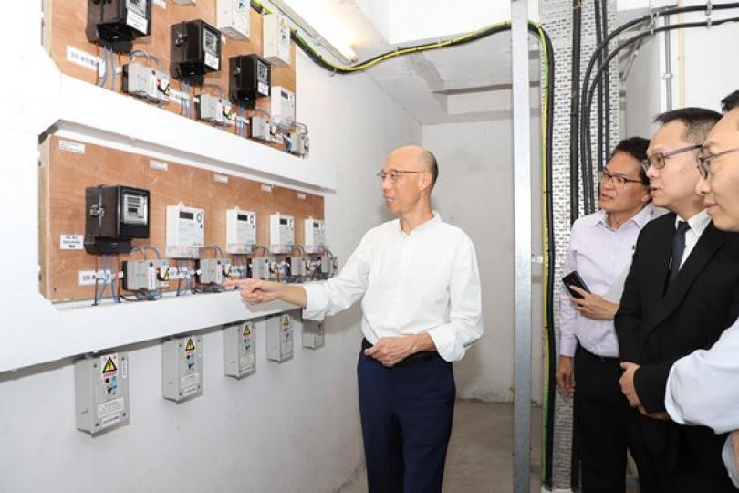 政府擬資助私樓設電動車充電設施 政府擬資助私樓設電動車充電設施