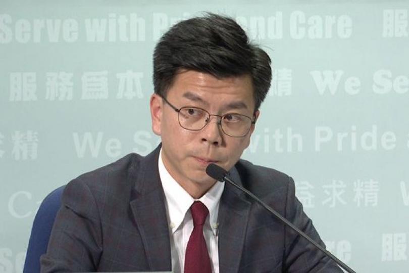 警方大角咀檢汽油彈拘兩男子 警方大角咀檢汽油彈拘兩男子