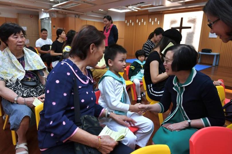 陳肇始視察到校接種疫苗安排 陳肇始視察到校接種疫苗安排