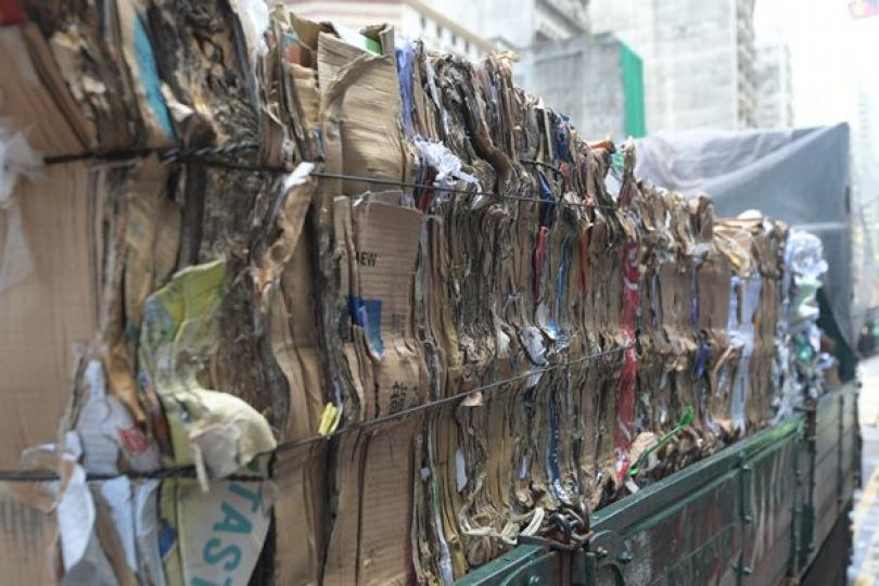 廢物棄置量日均萬六公噸 廢物棄置量日均萬六公噸
