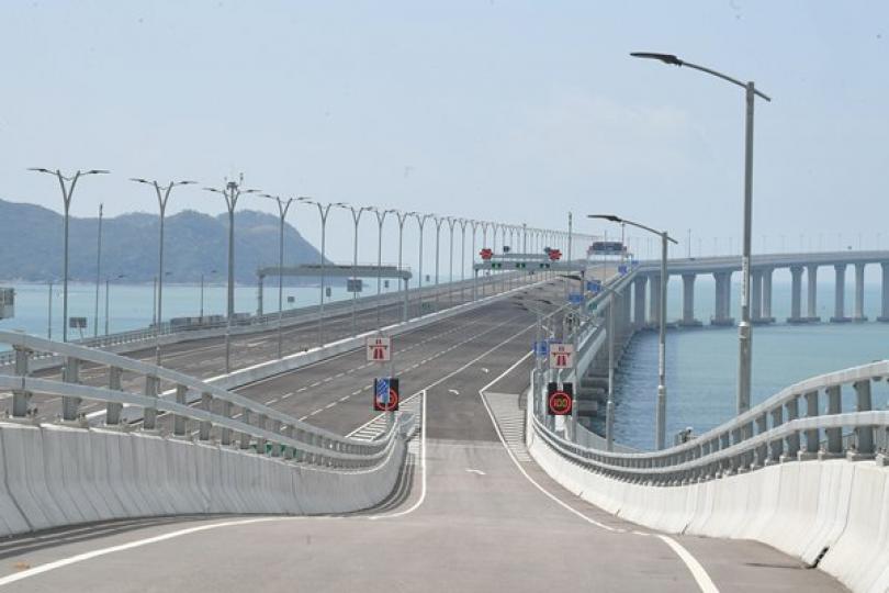 大橋東人工島安檢站屬臨時安排 大橋東人工島安檢站屬臨時安排