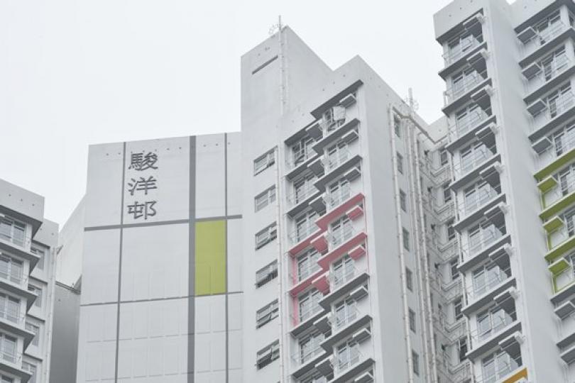 陳帆向駿洋邨受影響準住戶致歉 陳帆向駿洋邨受影響準住戶致歉