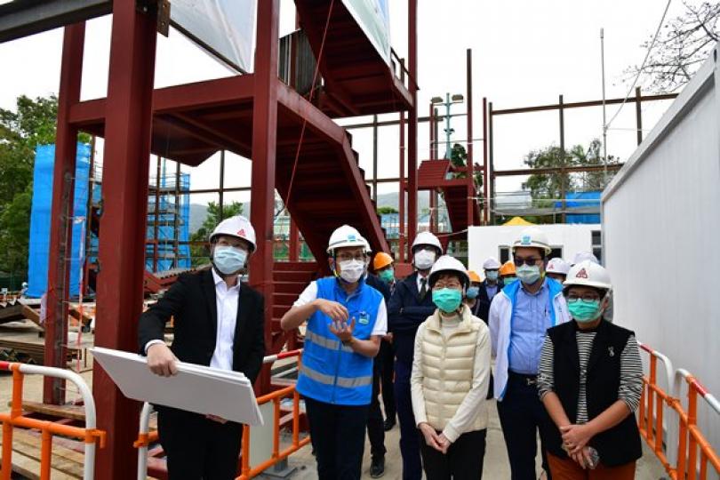 特首探訪康樂中心暫住設施 特首探訪康樂中心暫住設施
