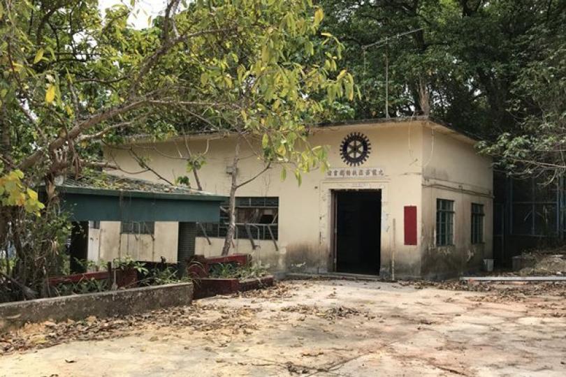 獲批空地: 香港導盲犬服務中心獲批租用作導盲犬訓練學校的前三和公立學校位於北區打鼓嶺,佔地24,500平方呎。 獲批空地: 香港導盲犬服務中心獲批租用作導盲犬訓練學校的前三和公立學校位於北區打鼓嶺,佔地24,500平方呎。