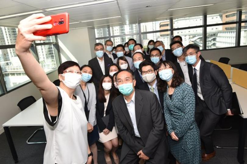 許正宇訪政府產業署 許正宇訪政府產業署