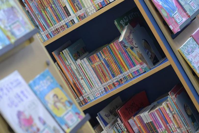 圖書館職員染新型肺炎 圖書館職員染新型肺炎