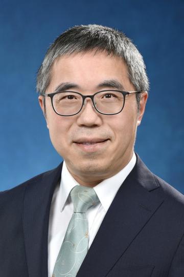 公務員事務局副秘書長盧世雄8月24日出任工業貿易署署長。