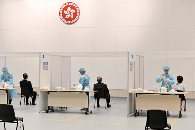 林鄭月娥與司局長參與普及檢測 林鄭月娥與司局長參與普及檢測