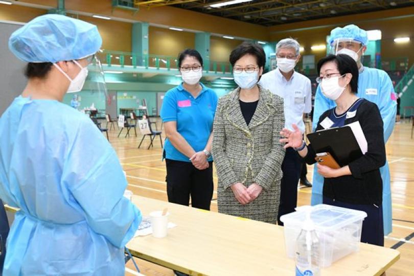 特首感謝檢測中心醫護和工作人員 特首感謝檢測中心醫護和工作人員