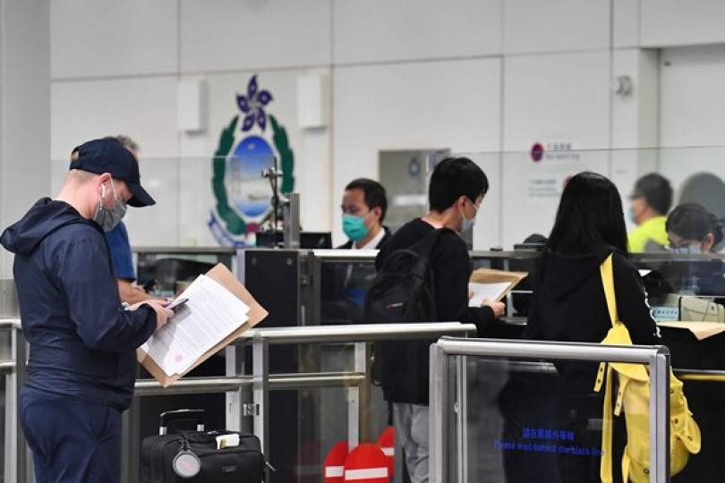 政府擬准內地港人回港免檢疫 政府擬准內地港人回港免檢疫