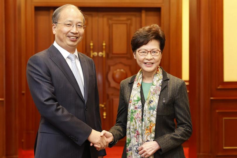 金融合作: 林鄭月娥(右)與中國證券監督管理委員會主席易會滿會面。 金融合作: 林鄭月娥(右)與中國證券監督管理委員會主席易會滿會面。