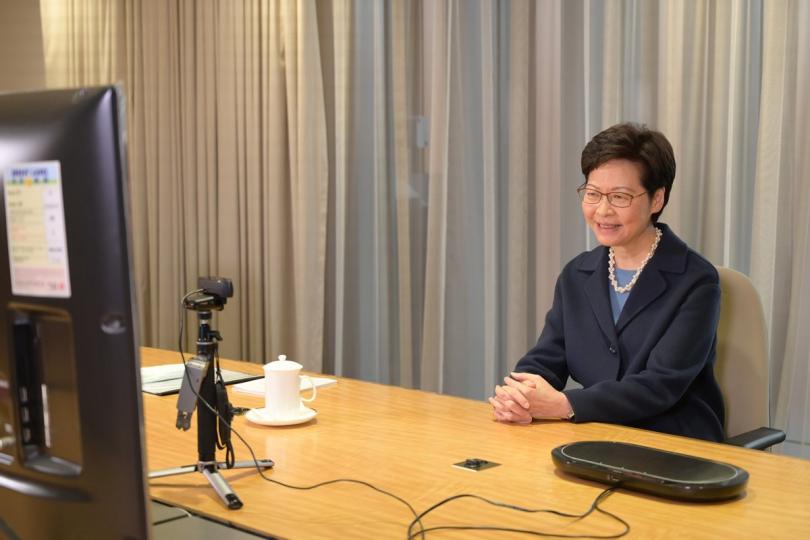 網上訪問: 林鄭月娥在網上舉行的華爾街日報行政總裁議會高峰會專訪環節中說,香港賴以成功的核心價值在「一國兩制」下會繼續獲充分保障。 網上訪問: 林鄭月娥在網上舉行的華爾街日報行政總裁議會高峰會專訪環節中說,香港賴以成功的核心價值在「一國兩制」下會繼續獲充分保障。