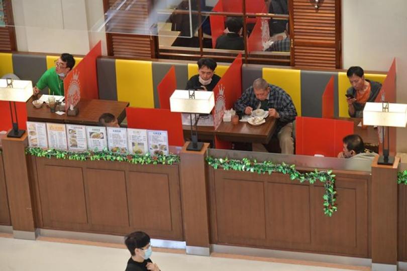 放寬社交距離措施不必待個案清零 放寬社交距離措施不必待個案清零