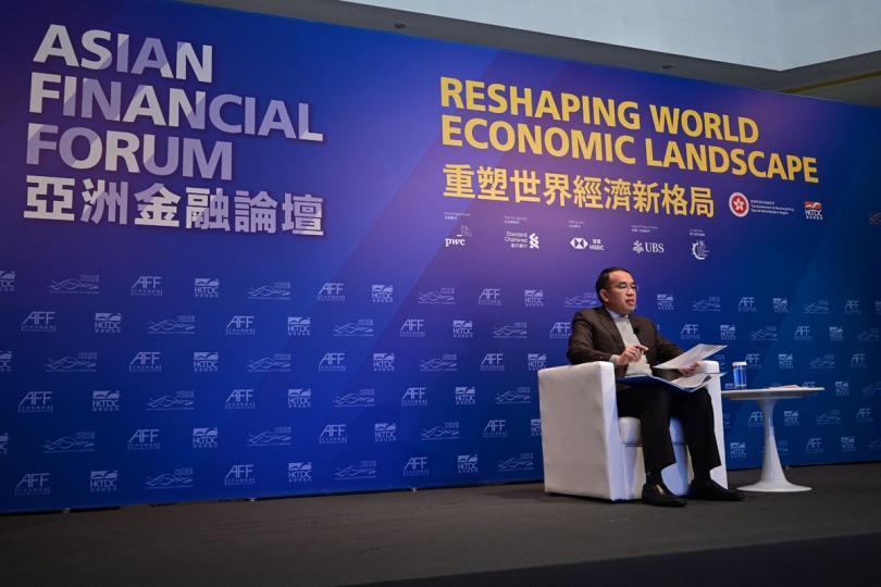 探討機遇: 許正宇出席亞洲金融論壇主題討論環節「重塑世界經濟新格局」,探討金融服務業在推動經濟復蘇方面的角色,以及在經濟新形勢下金融服務的機遇。 探討機遇: 許正宇出席亞洲金融論壇主題討論環節「重塑世界經濟新格局」,探討金融服務業在推動經濟復蘇方面的角色,以及在經濟新形勢下金融服務的機遇。