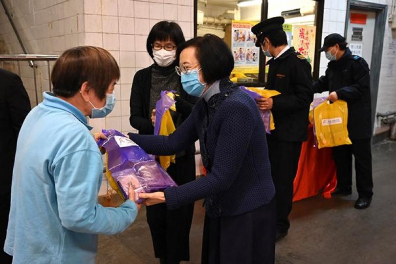 無畏艱辛 維護公眾健康 無畏艱辛 維護公眾健康