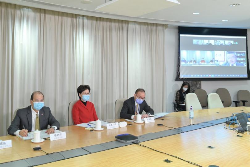 會見人大:  林鄭月娥（左二）以視像會議形式與港區人大代表會面，討論香港如何更好融入國家發展大局。