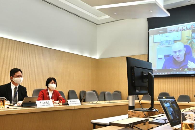 創科簡介: 薛永恒(左)2月23日以視像會議形式向港區全國政協委員介紹香港創科最新發展。 創科簡介: 薛永恒(左)2月23日以視像會議形式向港區全國政協委員介紹香港創科最新發展。
