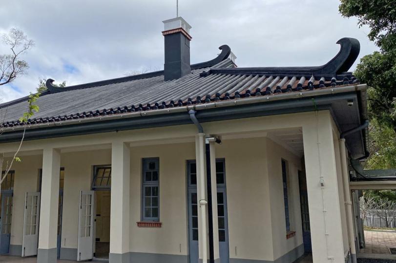 歷史建築:  何東夫人醫局的設計糅合中西建築風格，活化時會盡力保留其原貌和特色。