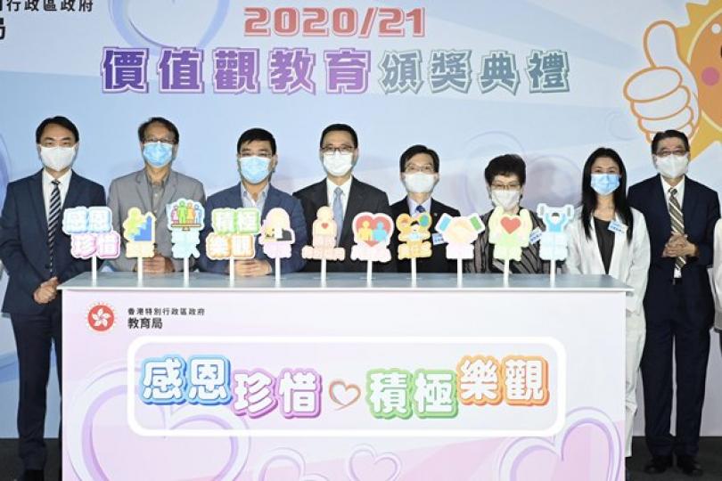楊潤雄嘉許價值觀教育比賽得奬者 楊潤雄嘉許價值觀教育比賽得奬者