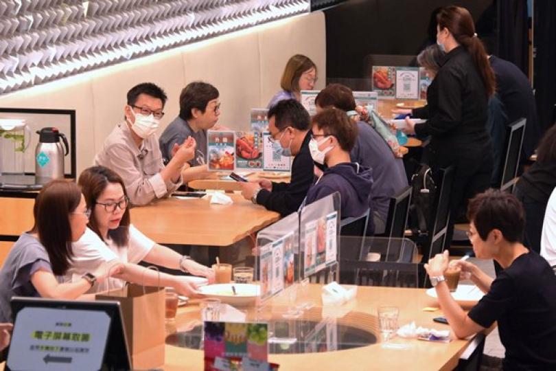 大部分社交距離措施維持14天 大部分社交距離措施維持14天