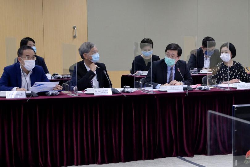 規劃未來: 李家超(前排右二)主持第二屆人力資源規劃委員會第五次會議。 規劃未來: 李家超(前排右二)主持第二屆人力資源規劃委員會第五次會議。