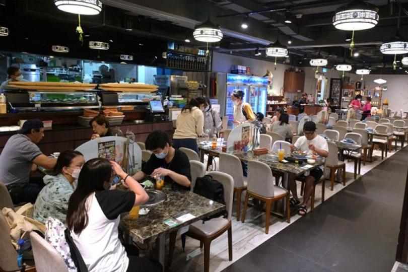 政府維持大部分社交距離措施 政府維持大部分社交距離措施