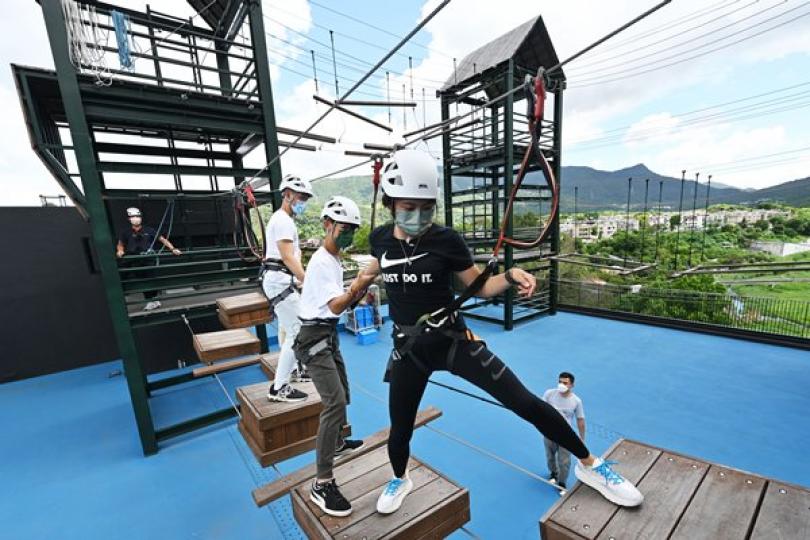 歷奇須互助 難關同跨越 歷奇須互助 難關同跨越