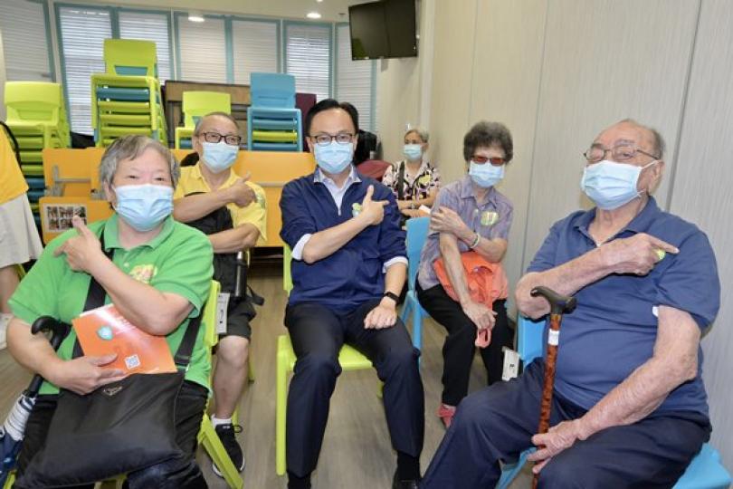 私家醫生為長者中心提供接種服務 私家醫生為長者中心提供接種服務