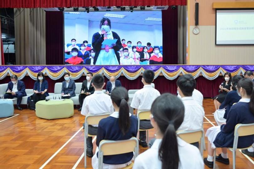 特首聽取中學生對施政報告意見 特首聽取中學生對施政報告意見