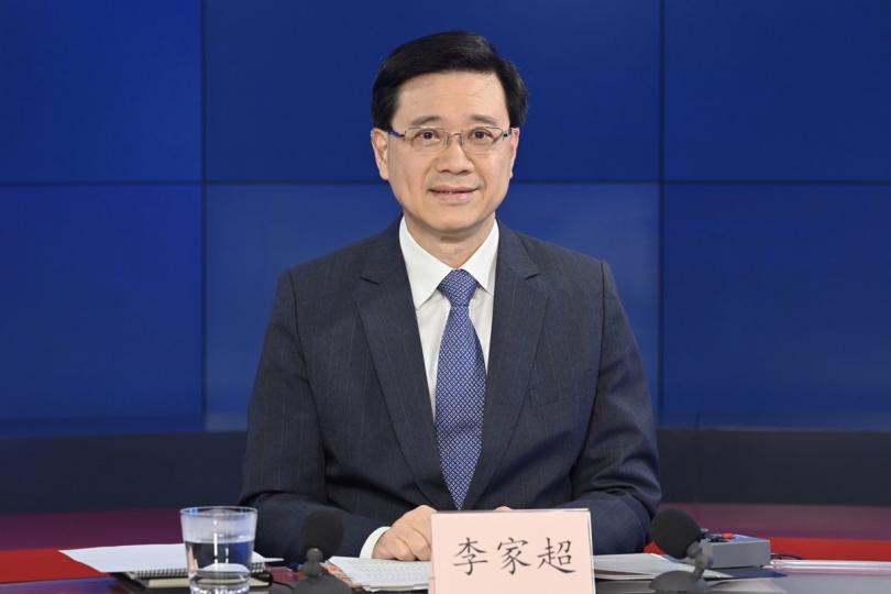 把握機遇: 李家超通過視像出席國務院新聞辦公室舉辦的橫琴、前海開發建設情況新聞發布會。 把握機遇: 李家超通過視像出席國務院新聞辦公室舉辦的橫琴、前海開發建設情況新聞發布會。