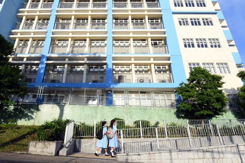 中小學明年起須於上課日升掛國旗 中小學明年起須於上課日升掛國旗