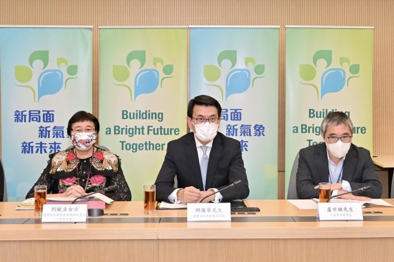 商機處處: 邱騰華(中)與選舉委員會紡織及製衣界界別分組候任委員會面,介紹施政報告中與商貿有關的措施。 商機處處: 邱騰華(中)與選舉委員會紡織及製衣界界別分組候任委員會面,介紹施政報告中與商貿有關的措施。