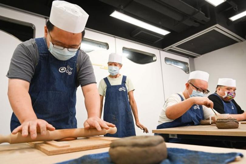 藝高人自強 藝高人自強