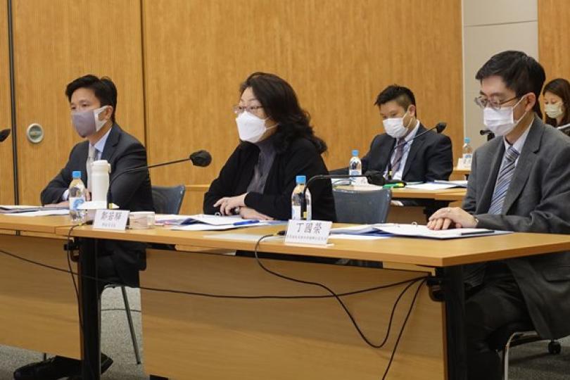 線上會議: 鄭若驊(左二)在第三次粵港澳大灣區法律部門聯席會議上發言。 線上會議: 鄭若驊(左二)在第三次粵港澳大灣區法律部門聯席會議上發言。