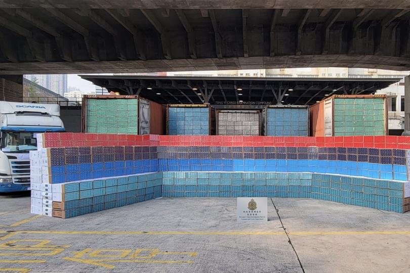 打擊私煙: 海關在行動中檢獲約4,700萬支懷疑私煙,估計市值約1.3億元。 打擊私煙: 海關在行動中檢獲約4,700萬支懷疑私煙,估計市值約1.3億元。