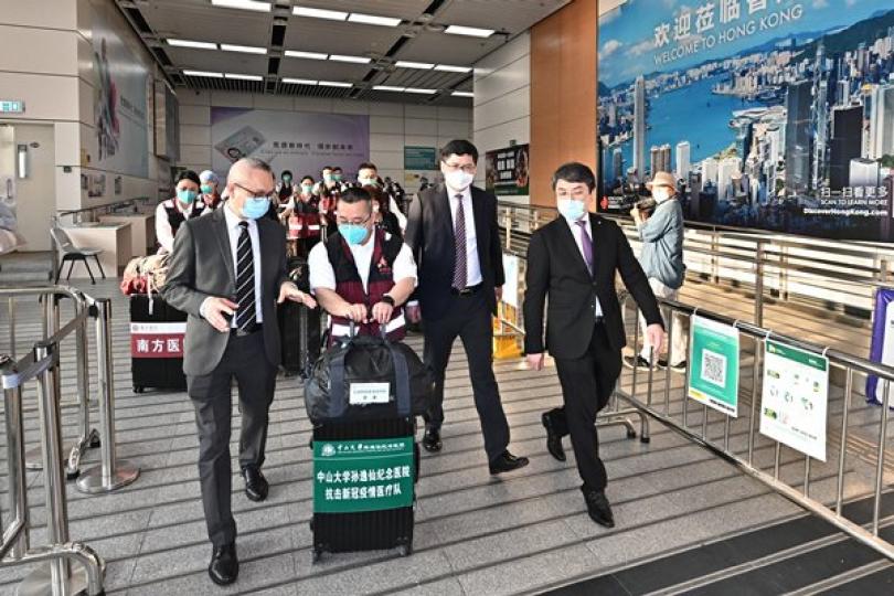 內地醫療隊抵港 助治療新冠患者 內地醫療隊抵港 助治療新冠患者